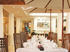 Отель Rayaburi Hotel Patong