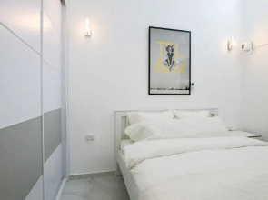 1 BR with Patio in City Center by FeelHome