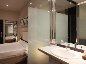 Отель Petit Palace Triball