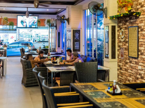 Hallo Patong Hotel & Restaurant