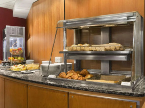 Waterloo Hub Hotel & Suites