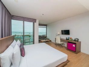 Seven Zea Chic Hotel