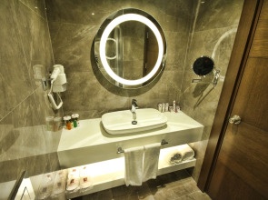 B Business Hotel & Spa