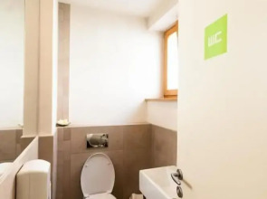 Cube Central Rooms for 2 - Hostel