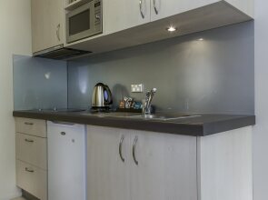 166 Majestic Court Motel