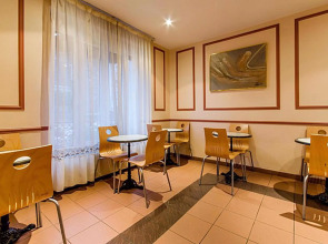 Hôtel Arc Porte D'Orleans