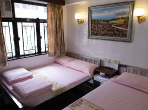 Lucky Hotel - Carlton Group of Hostels