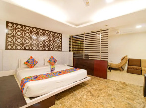 Fabhotel White Klove