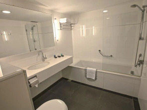 Seasons Hotel - Resort on The Beach