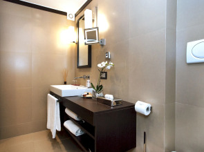 Les Fleurs Luxury House