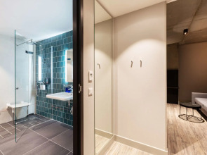 Holiday Inn - the niu, Fender Amsterdam by IHG