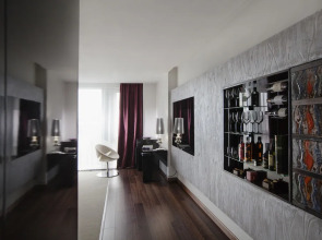 Дизайн-отель 11 Mirrors