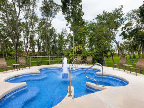 Courtyard By Marriott Cancun Airport