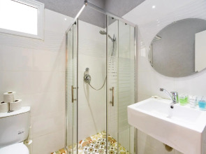 Crown Sea Apart hotel