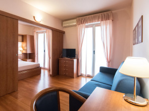 Отель Loano 2 Village