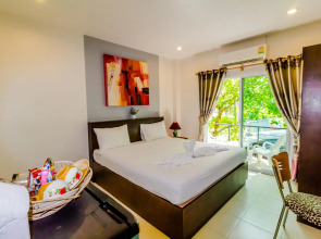 Baan Yuyen Karon Guesthouse