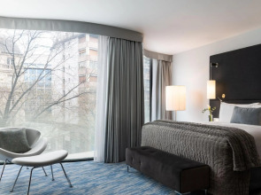 Renaissance Paris Arc de Triomphe Hotel