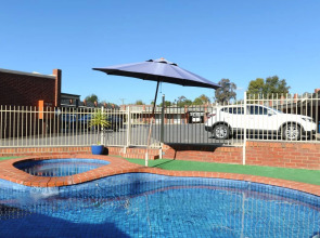 Golden Reef Motor Inn