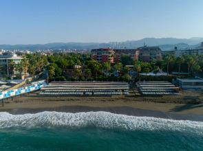 Palmeras Beach Hotel