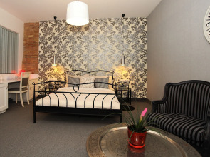 Арт-отель Moon Garden