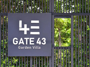 Gate43 Airport Hotel