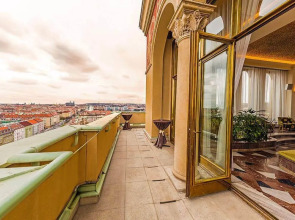 Grand Hotel International