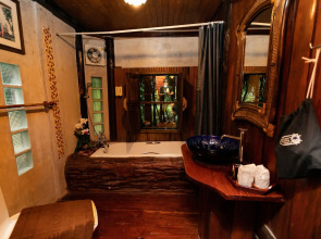 Kaengkrachan Boathouse Paradise Resort