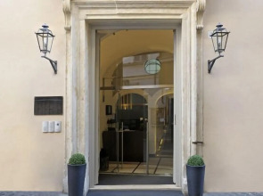 Trevi Palace Luxury Inn