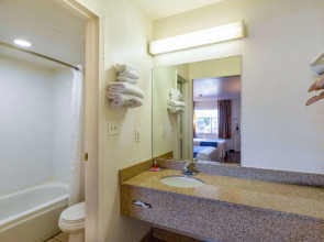 Econo Lodge Phoenix North I-17