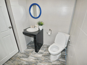 Side Walk Boutique Hotel