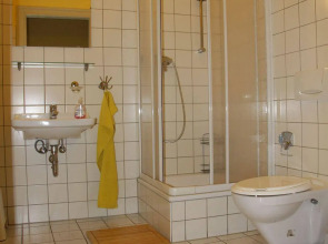 Lollis Homestay - Hostel