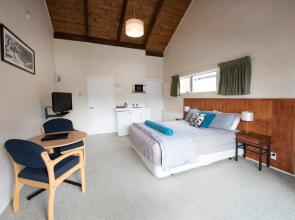 Adventure Lodge & Motel