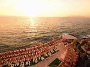 Charisma De Luxe Hotel