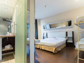 Отель Petit Palace Triball