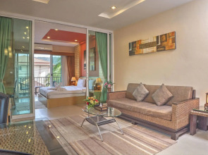 Whispering Palms Suite