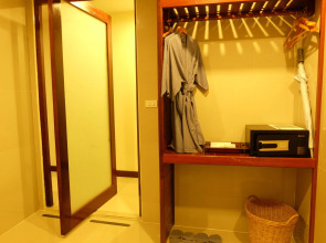 Howard Johnson by Wyndham Phuket Naiyang