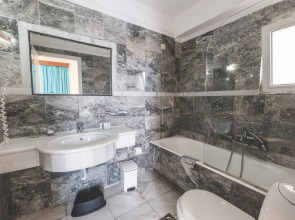 Отель Chrispy Waterpark Resort