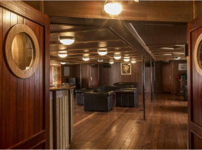 Botel Marina - Hostel