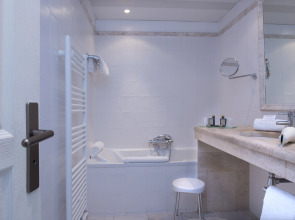 Hôtel Le Donjon - Coeur de la Cité Médiévale