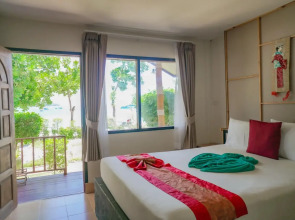 Phi Phi Nice Beach Resort