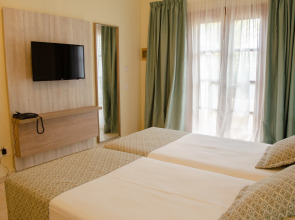 Klayman Olivina Aparthotel