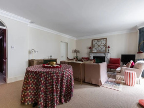 Tite Street IX by Onefinestay