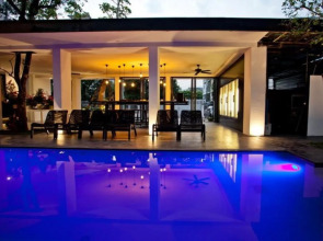 BED Phrasingh Hotel - Adults Only