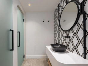 Yacht Classic Hotel - Boutique Class