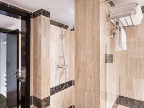 Radisson Blu Hotel, Dubai Deira Creek