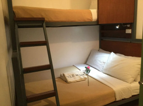 Townhouse OAK Makati Manila Near PNR Pasay Evangelista formerly VIP Suites