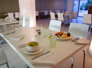 Отель Adhara Express