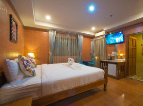 OYO 861 Patong Dynasty Hotel