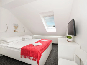 Tia Apartments and Rooms