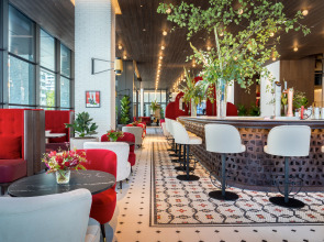 Отель Canopy by Hilton Madrid Castellana